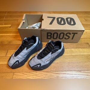 Yeezy Adidas Boost 700 MNVN